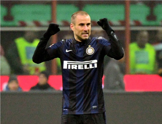 Rodrigo Palacio da el derbi al Inter con un gol de tacón