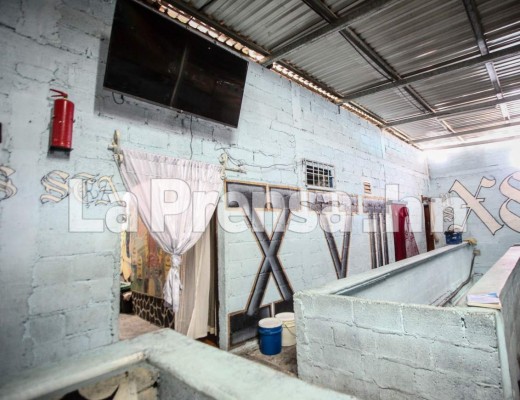 Cortinas y no barrotes tienen pandilleros en puertas de sus celdas