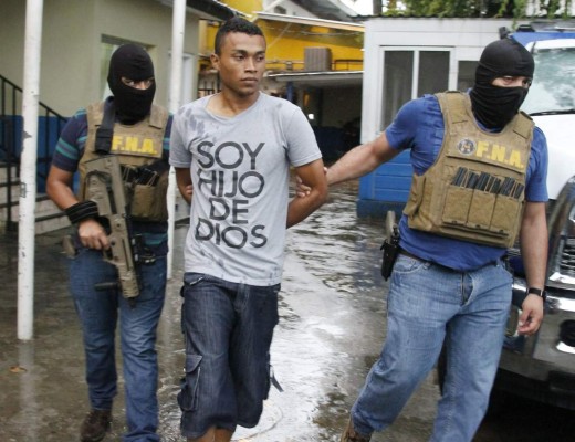 “Soy hijo de Dios” se lee en la camiseta que Cristhian Humberto vistió ayer durante la audiencia ante el juez que luego lo envió a prisión .