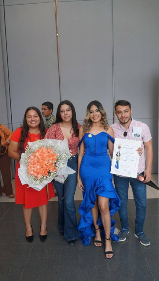 Melissa Izaguirre, Nicole Alvarado, Claudia Cálix y Elvis Tábora