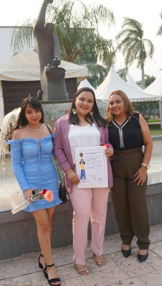 Cinthia Zambrano, Denia Zambrano y María Elena Toledo
