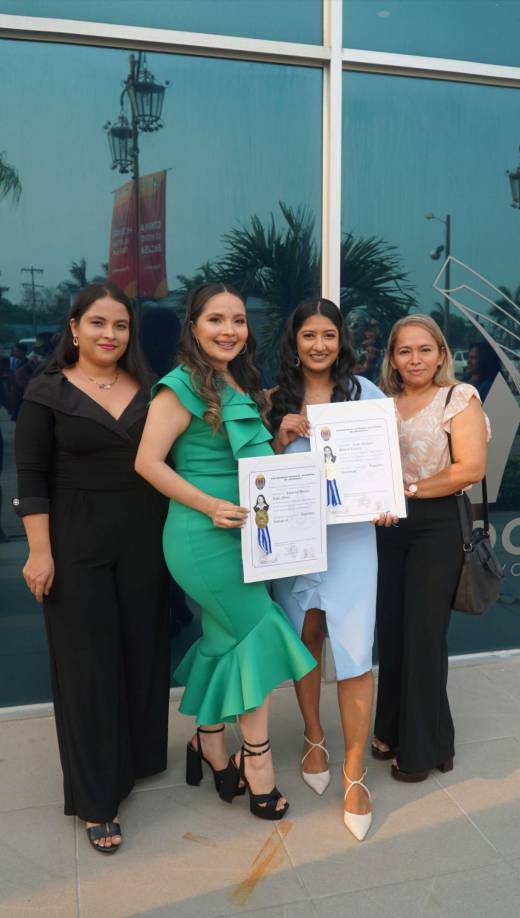 Karen López, Josselin López, Lesly Madrid y Emma Gonzáles