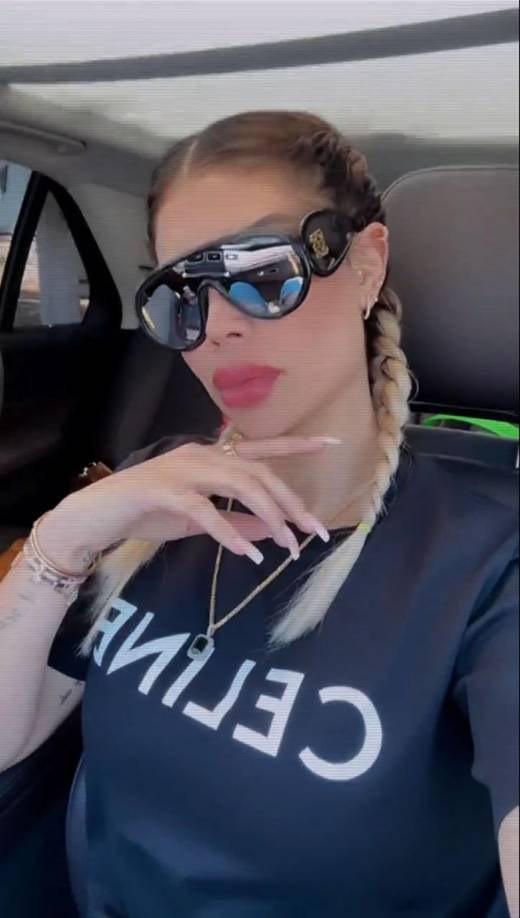 En la biografía de su cuenta de X @paO_salcedo, dice ser relacionista pública; se hizo famosa al modelar y al lanzar su blog de glamur con la que superó los 270 mil seguidores en Instagram, donde además, mostraba su pasión por el futbol. 