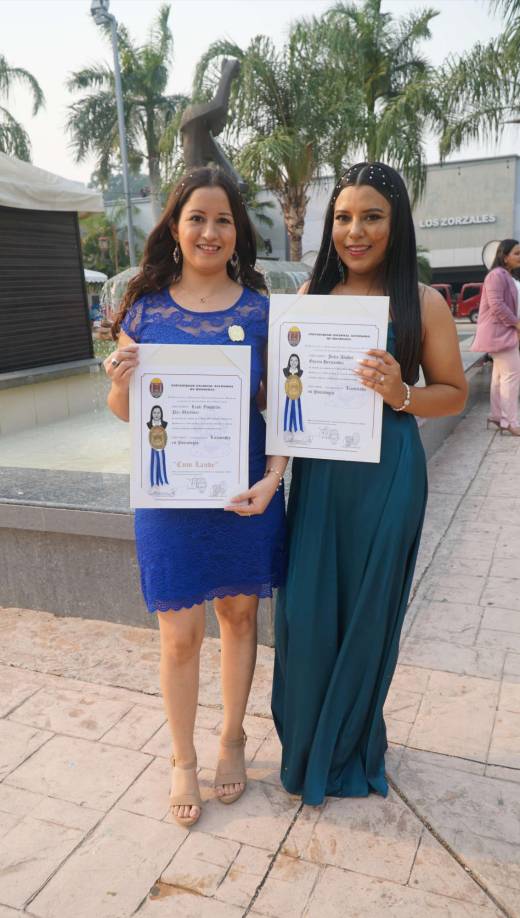 Lesly Paz y Julia García 