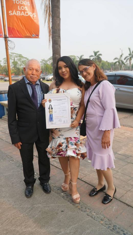 Justiniano Orellana, Catherine Pineda y Gladys Fajardo
