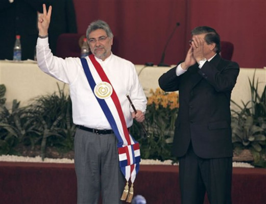 Fernando Lugo toma el mando en Paraguay