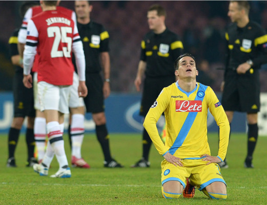 Napoli se queda a un gol del milagro y Arsenal pasa como segundo