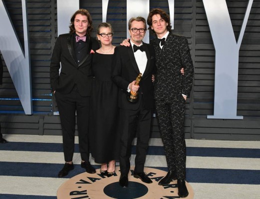 Hijo de Gary Oldman defiende a su padre por acusaciones de abuso doméstico