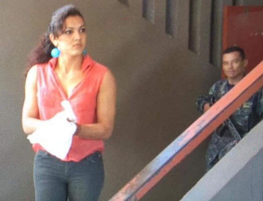 Condenan a 45 años de cárcel a transexual por violación de hijastro