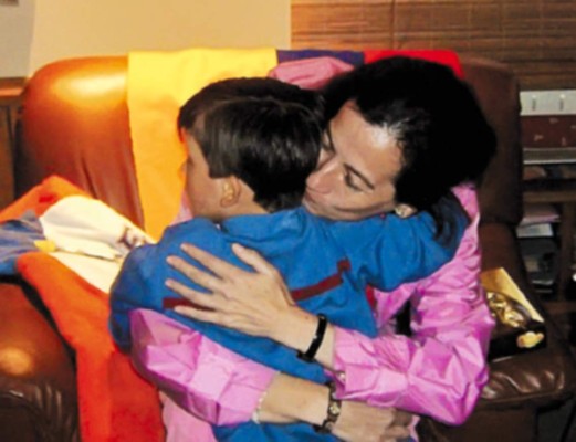 El pequeño Emmanuel llamó mamá a Clara Rojas