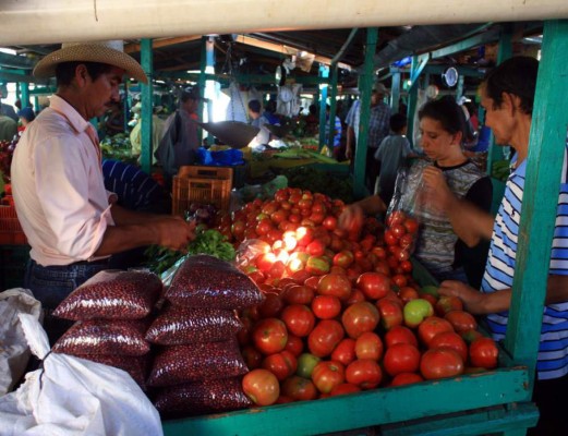 Productores se comprometen a mantener precio de comestibles