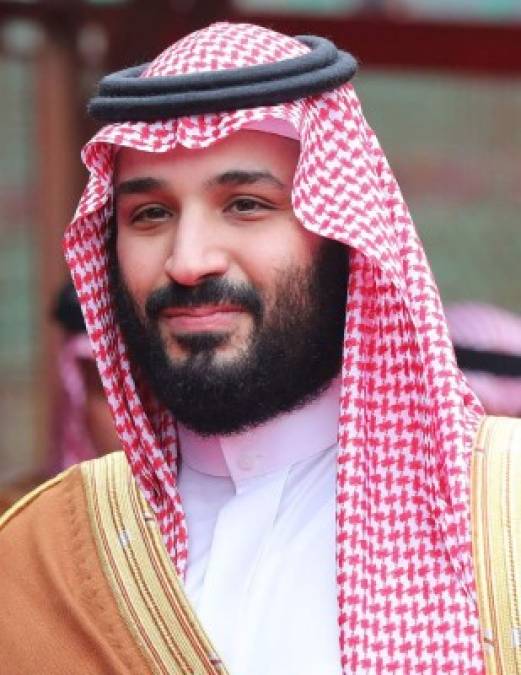 En 2008 Mohamed se casó con su prima Sara bint Mashoor bin Abdulaziz Al Salud, con quien tiene dos niños, el príncipe Salman y el príncipe Mashhour; y dos niñas, la princesa Fahda y la princesa Nora. No se conocen los edades de los pequeños porque se han mantenido en secreto.