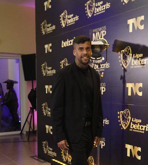 El brasileño Gabriel Araújo posando para el lente de Diario LA PRENSA.