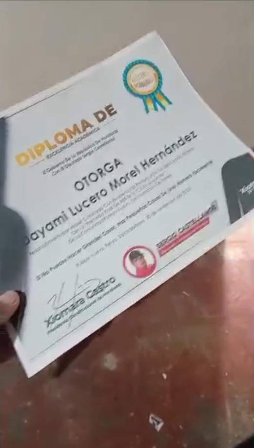 “<b>No son oficiales de la Secretaría, sino decisiones internas en municipios</b>”, explicó el funcionario. Además, hizo un llamado enfático a los políticos, en especial a <b>diputados y alcaldes</b>, para que no utilicen estos diplomas como una herramienta de <b>proselitismo.</b>