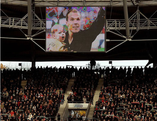 Alemania da emotivo adiós a su portero Enke