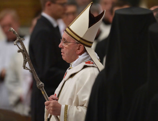 'No temas y confía en Jesús', dice Papa en misa de Navidad