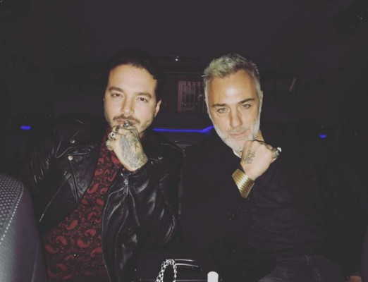 J Balvin y el millonario Gianluca bailan en las calles de Milán
