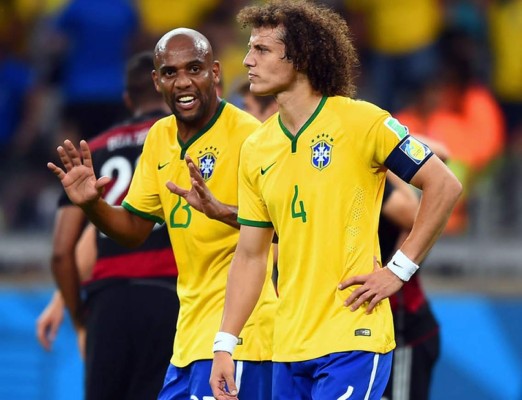 Maicon fue expulsado de la selección brasileña por pesada broma a David Luiz