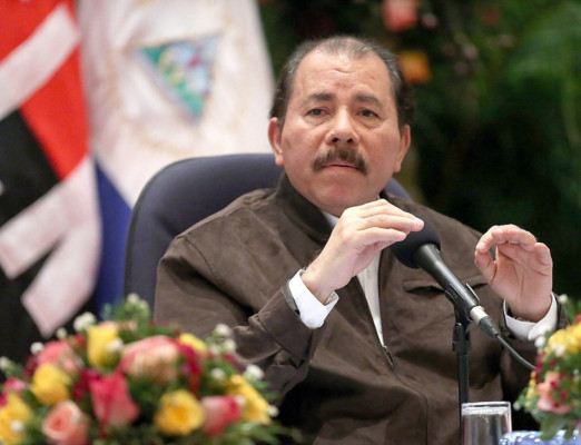 Ortega viaja a Venezuela al primer aniversario de la muerte de Hugo Chávez