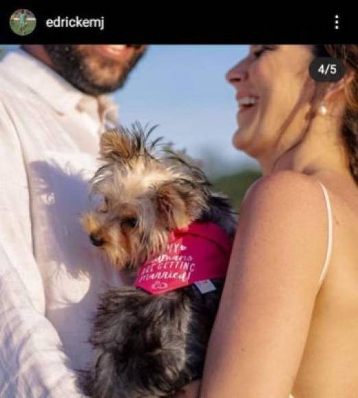 La mascota de la pareja no podía faltar y estuvo en la boda del portero hondureño...