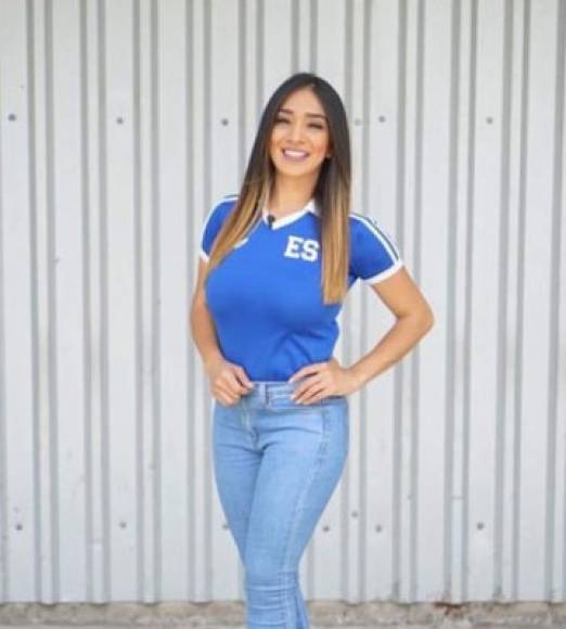 Esmeralda Ayala siempre apoya a su amada selección de El Salvador.