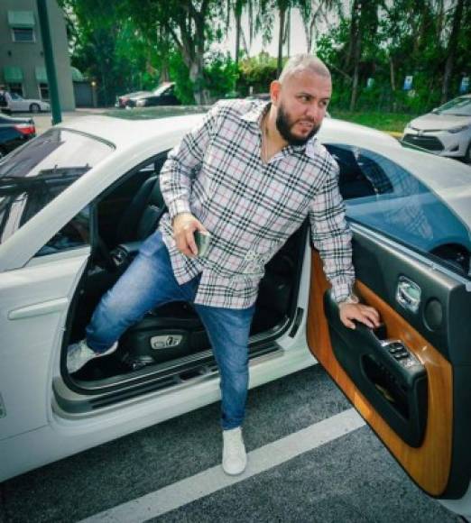 Franklin Martínez es un empresario hondureño que destaca en EUA ya que es dueño de la disquera Carbon Fiber Music. El productor ha mantenido desde unas semanas atrás una pelea con Romell Quioto y el delantero señaló que es por una mujer.