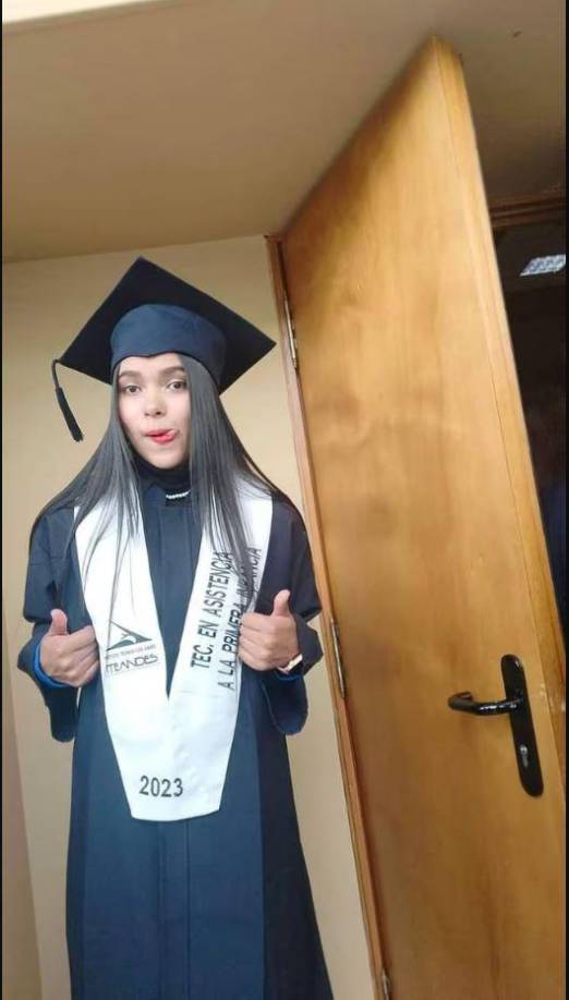 Lo desconcertante de la situación radica en que su tío, Luis Francisco Sierra, quien había informado sobre la desaparición de la joven, también fue encontrado muerto en el mismo lugar.