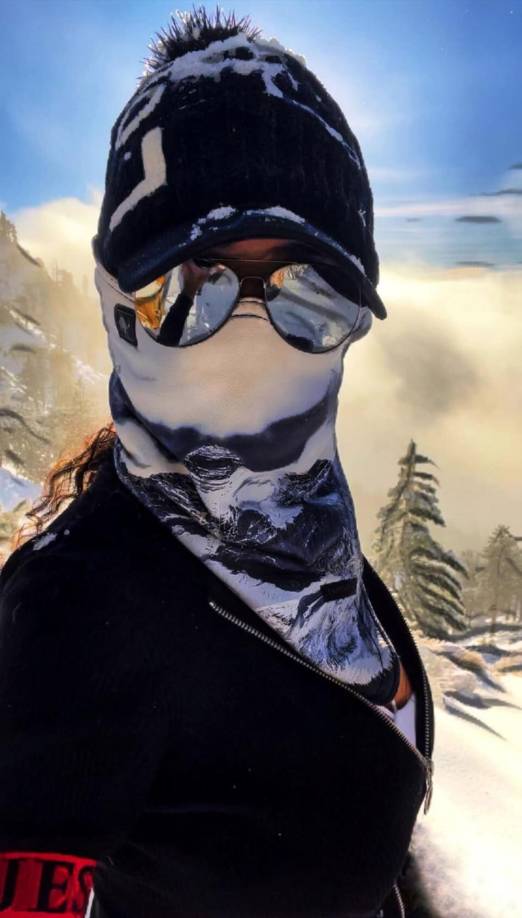 El helicóptero de patrulla del alguacil respondió y levantó a la mujer, pero ella sucumbió a sus heridas antes de que pudieran llevarla a un hospital.