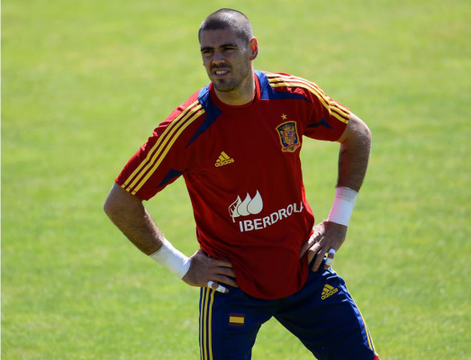 Víctor Valdés estará seis semanas de baja