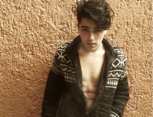 Sergio Mayer Mori muestra su órgano sexual