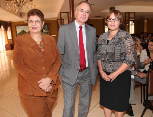 Guillermo Gonzales Arica presentó su obra literaria