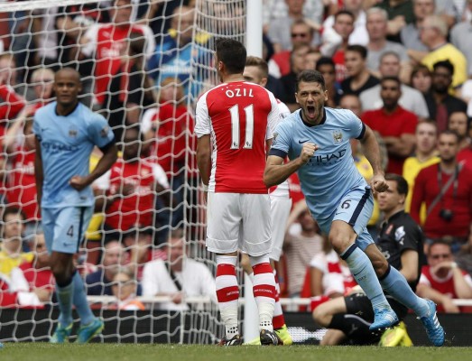 Manchester City le sacó un empate al Arsenal en los últimos minutos