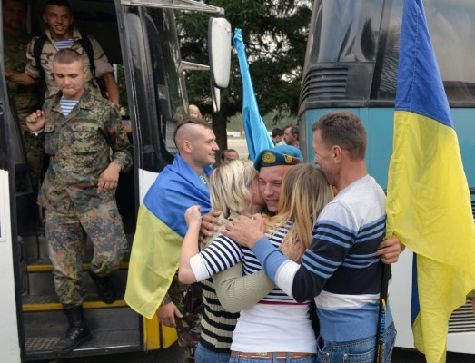 Ucrania y separatistas apoyados por Rusia acuerdan una tregua