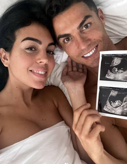 Además, la familia de Cristiano Ronaldo está a punto de aumentar. Hace casi un mes que anunció junto a Georgina Rodríguez en sus respectivas cuentas de Instagram que pronto serán padres de mellizos, por lo que han tomado la decisión de extremar la seguridad y los cuidados. 