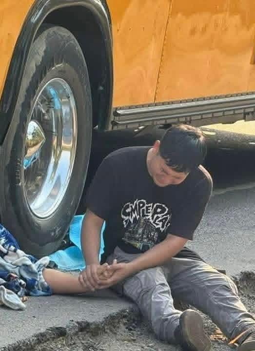 ¿Por qué no fui yo, mamita?: desgarradora escena en Cofradía tras accidente mortal