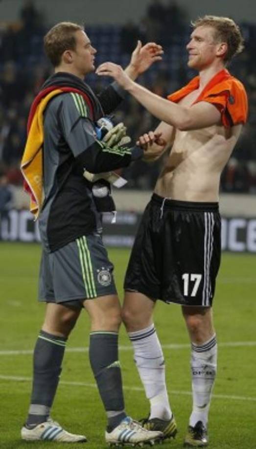 Inlcuso, disputó 3 mundiales con Alemania. En dos figuró como titular y en la última, en 2014, fue campeón en Brasil.