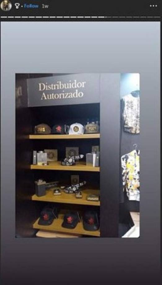 La belleza sinaloense diseñó varios de los atuendos con la marca de su esposo y actualmente los promociona a través de sus redes sociales.