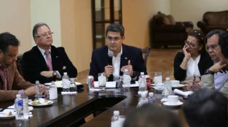 El presidente Hernández se ha reunido con varios sectores que apoyan el diálogo.