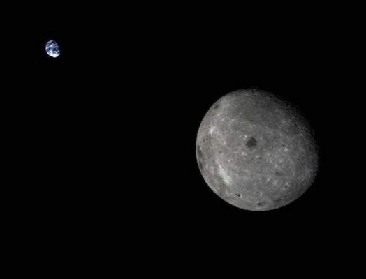 Nave china capta foto única de la Tierra y la cara oculta de la Luna