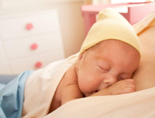 El 'método de la madre canguro' podría mejorar las vidas de los bebés prematuros hasta la adultez