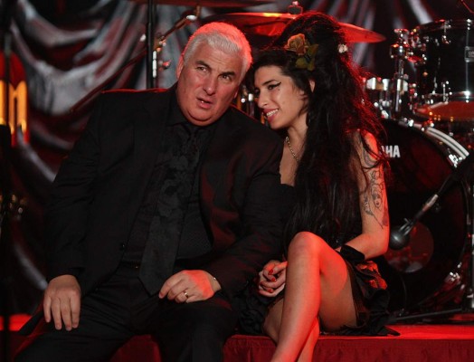 Amy Winehouse sigue 'en contacto' con su padre
