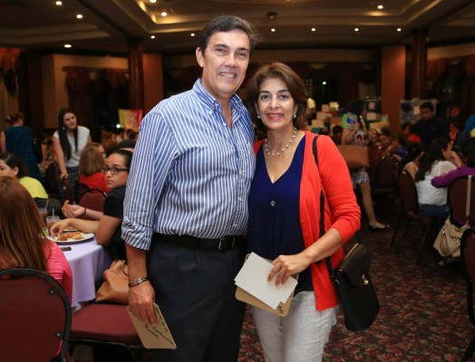 Gran apoyo en el bingo solidario de Osovi