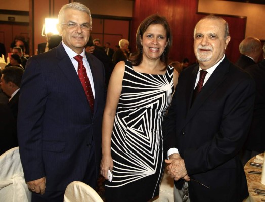 Banquero hondureño Jorge Bueso Arias es homenajeado