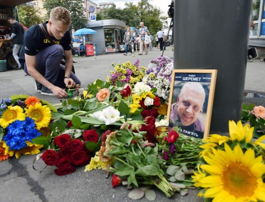 Muere periodista en Ucrania por explosión de bomba en su auto