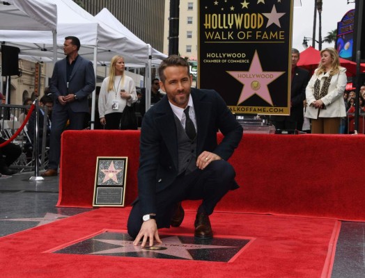 Ryan Reynolds recibe su estrella en el Paseo de la Fama de Hollywood