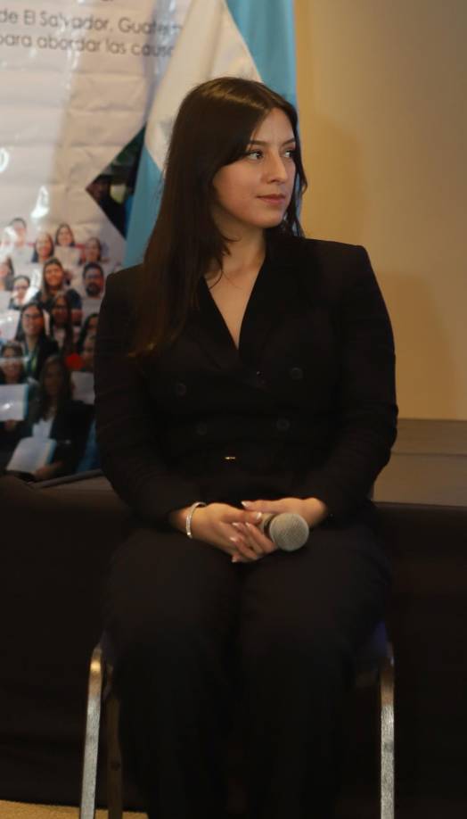 Durante el primer panel, Scarlette Zerón, miembro de la Red de Mujeres en el Agro, manifestó que formar parte de esta red le ha servido para crear conexiones significativas y conocer a mujeres inspiradoras que sobresalen en áreas administrativas y también en las arduas labores del campo.