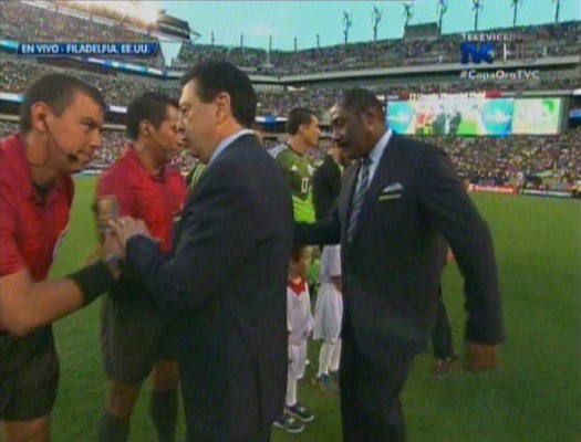 La mirada Hawit al árbitro de la final