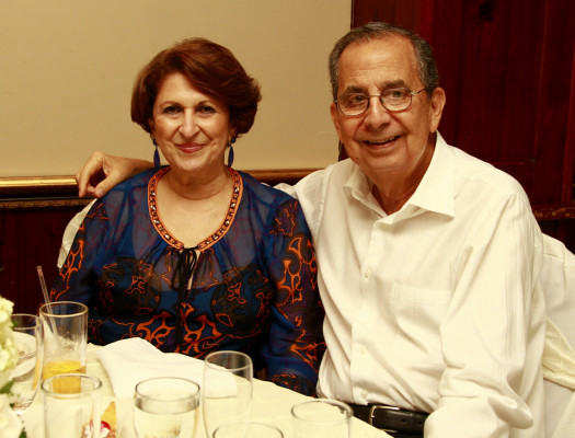 Astor Quintana y Giselle Gonzales celebran por su amor y su hija