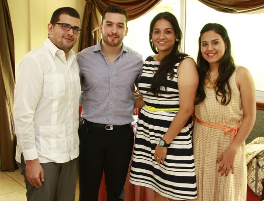 Marianne Castillo recibe el sacramento del bautismo