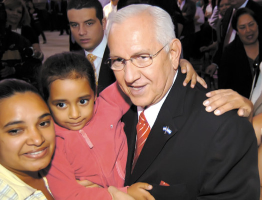 'Me voy con la frente en alto': Roberto Micheletti